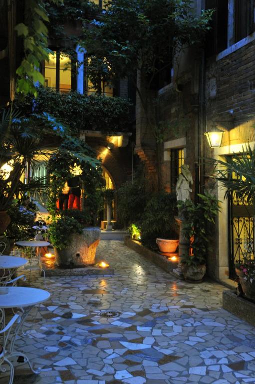 Hotel Flora